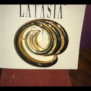 Latasia vintage Brooch New in gift box